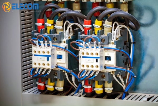 Tại sao nhà sản xuất lại thiết kế contactor 3 pha và đặt ra tiêu chuẩn của nó như thế nào?
