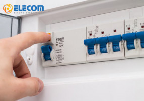 depositphotos_48837093-stock-photo-man-testing-the-fuse-box-0-0-0-0-1632906933.jpg